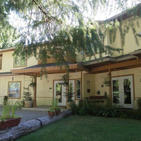 Cedar Wood Lodge Bed & Breakfast Inn พอร์ตอัลเบอนี ภายนอก รูปภาพ