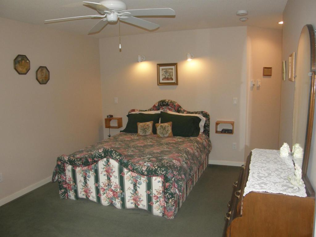 Cedar Wood Lodge Bed & Breakfast Inn พอร์ตอัลเบอนี ภายนอก รูปภาพ