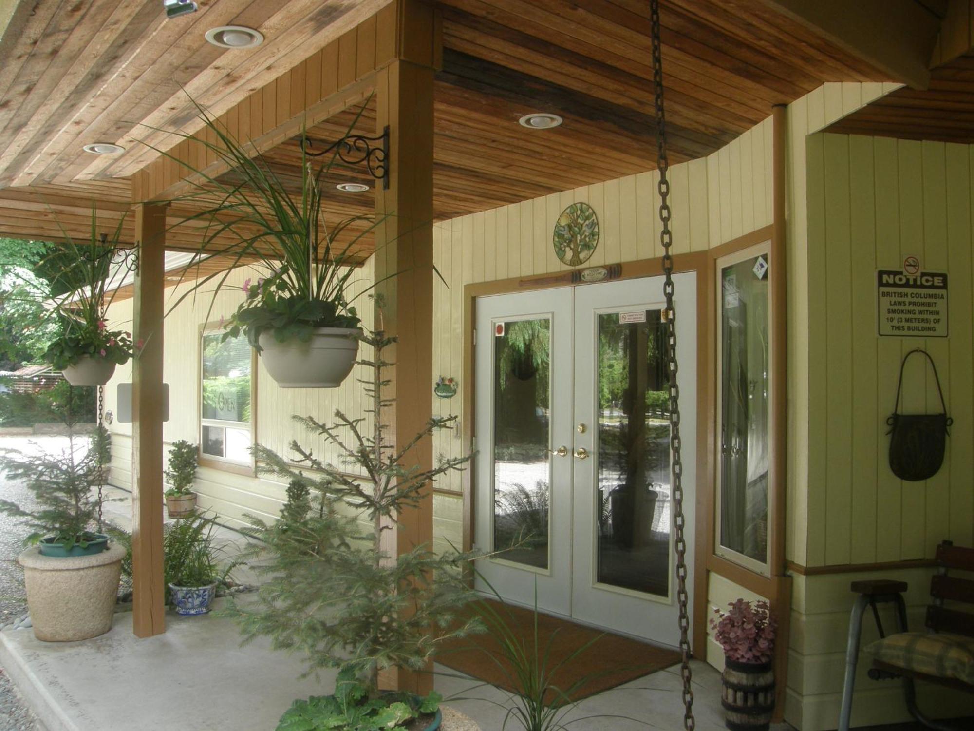 Cedar Wood Lodge Bed & Breakfast Inn พอร์ตอัลเบอนี ภายนอก รูปภาพ
