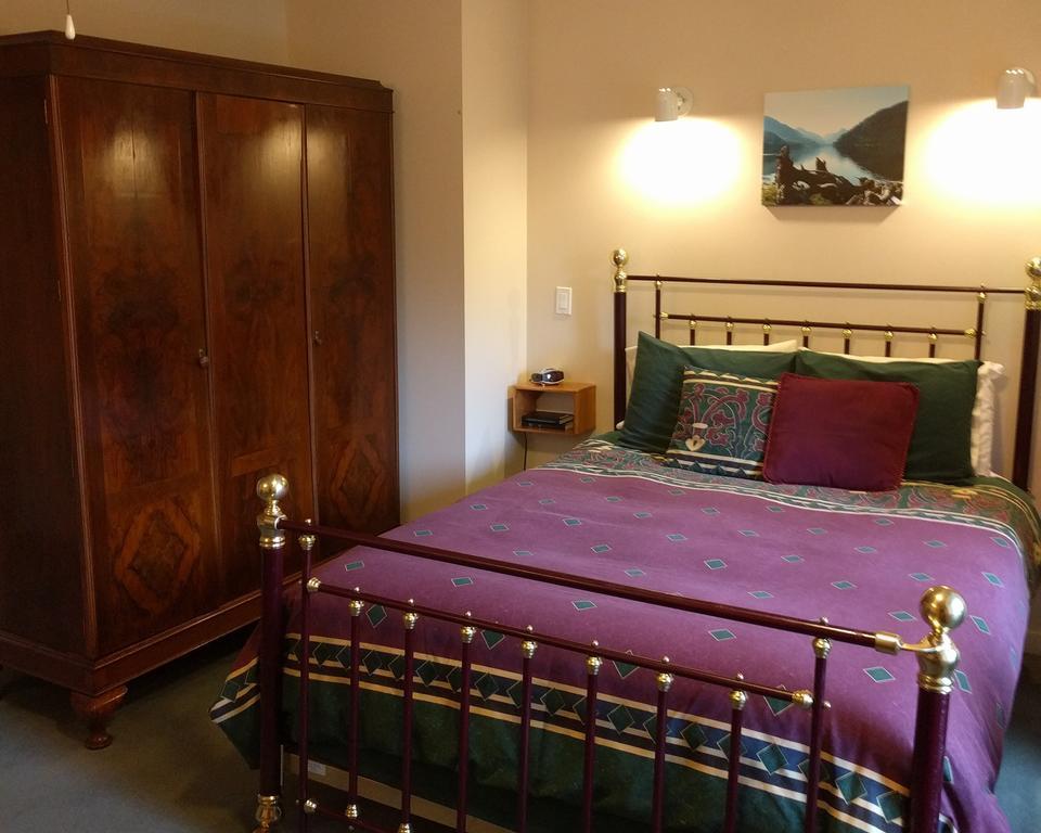 Cedar Wood Lodge Bed & Breakfast Inn พอร์ตอัลเบอนี ภายนอก รูปภาพ