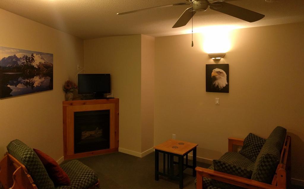 Cedar Wood Lodge Bed & Breakfast Inn พอร์ตอัลเบอนี ภายนอก รูปภาพ