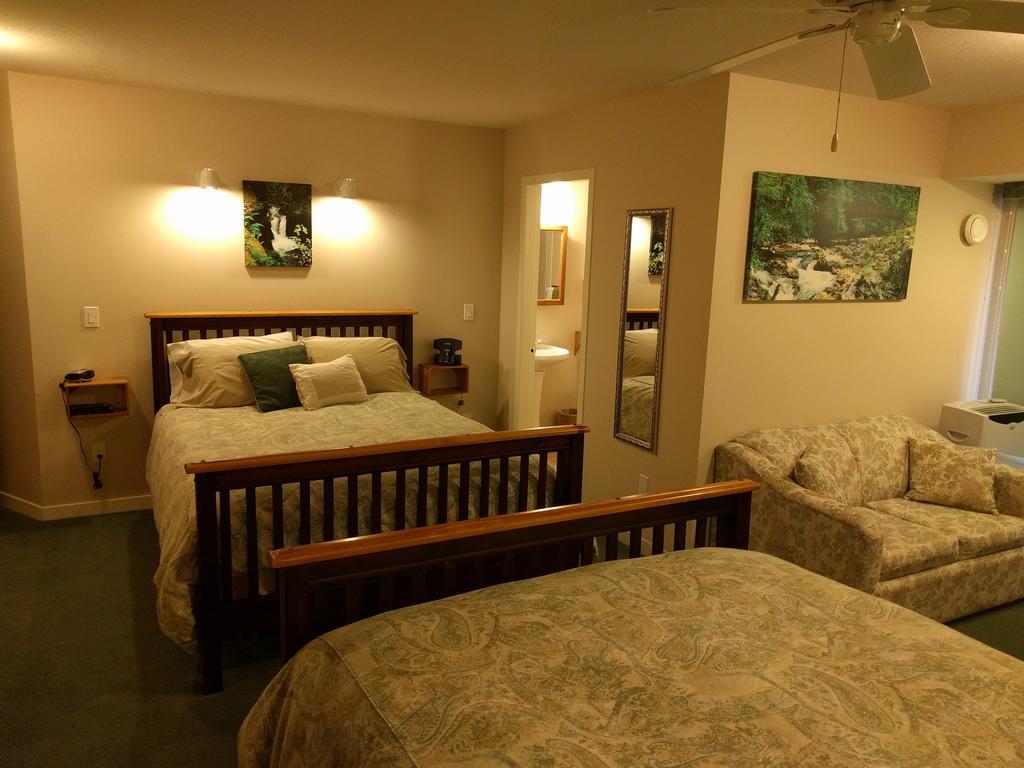 Cedar Wood Lodge Bed & Breakfast Inn พอร์ตอัลเบอนี ภายนอก รูปภาพ