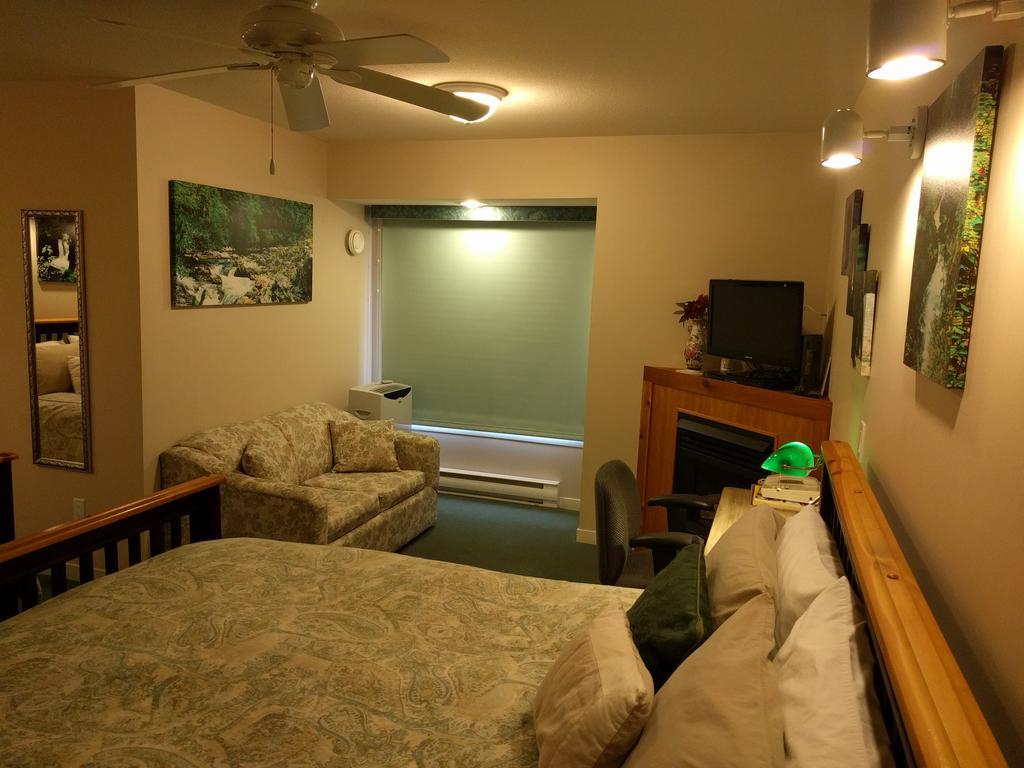 Cedar Wood Lodge Bed & Breakfast Inn พอร์ตอัลเบอนี ภายนอก รูปภาพ