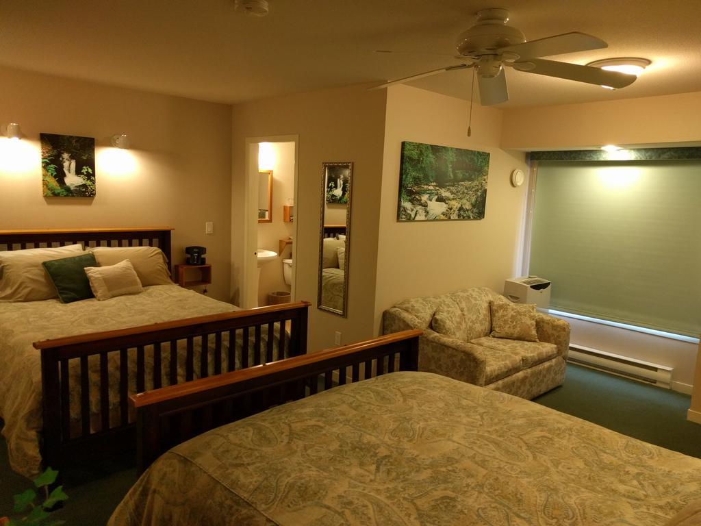 Cedar Wood Lodge Bed & Breakfast Inn พอร์ตอัลเบอนี ภายนอก รูปภาพ