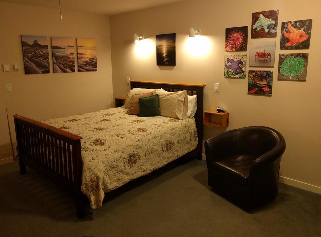 Cedar Wood Lodge Bed & Breakfast Inn พอร์ตอัลเบอนี ภายนอก รูปภาพ