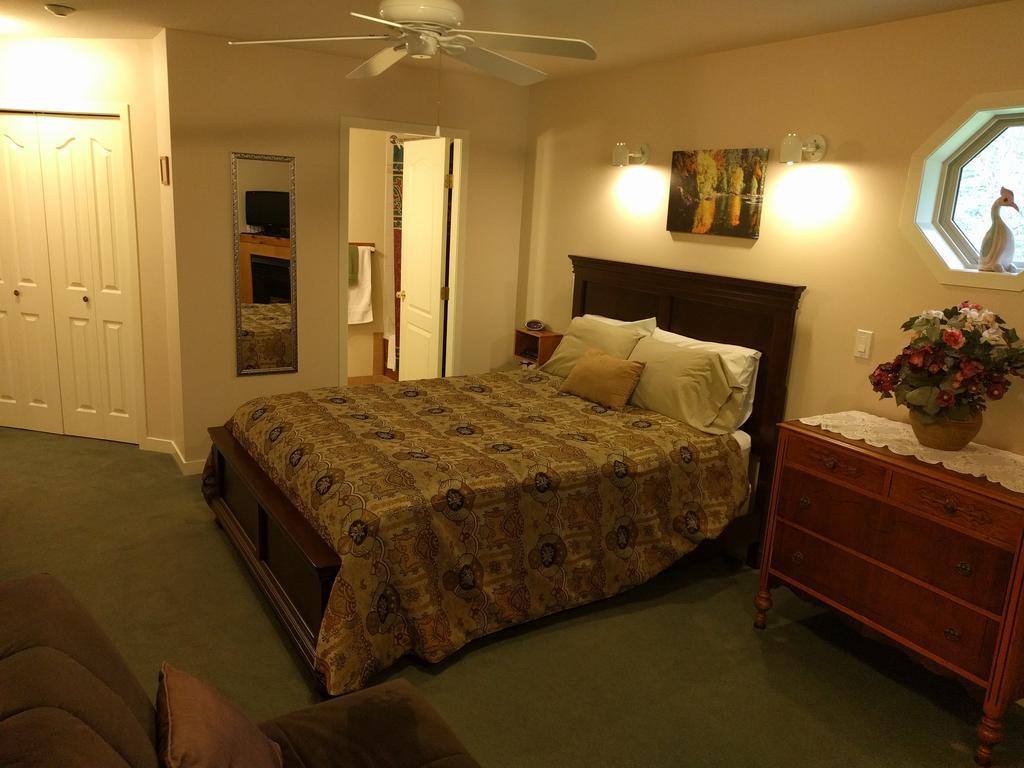 Cedar Wood Lodge Bed & Breakfast Inn พอร์ตอัลเบอนี ภายนอก รูปภาพ