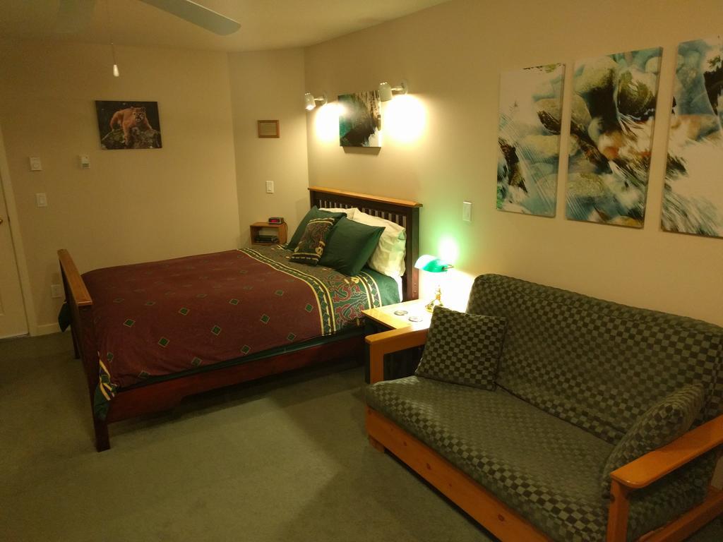 Cedar Wood Lodge Bed & Breakfast Inn พอร์ตอัลเบอนี ภายนอก รูปภาพ