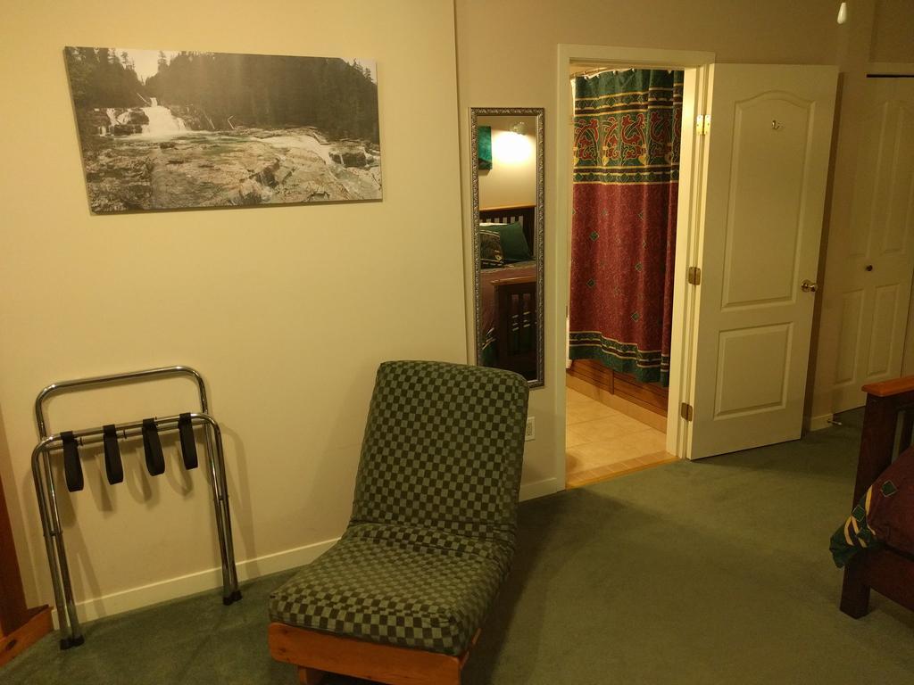 Cedar Wood Lodge Bed & Breakfast Inn พอร์ตอัลเบอนี ภายนอก รูปภาพ