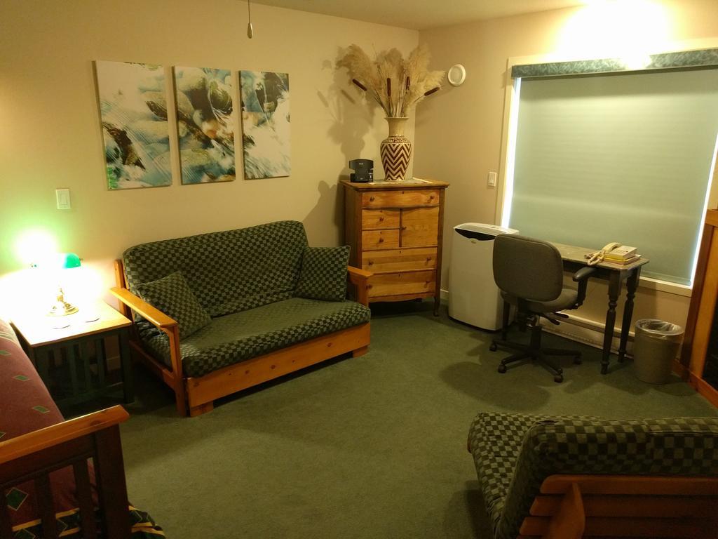 Cedar Wood Lodge Bed & Breakfast Inn พอร์ตอัลเบอนี ภายนอก รูปภาพ