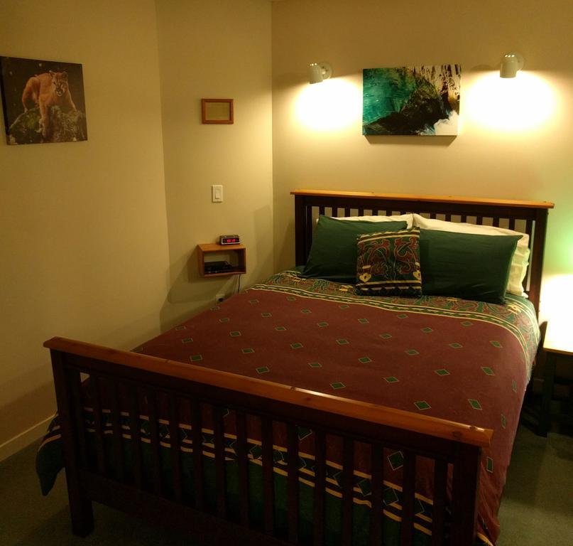 Cedar Wood Lodge Bed & Breakfast Inn พอร์ตอัลเบอนี ภายนอก รูปภาพ
