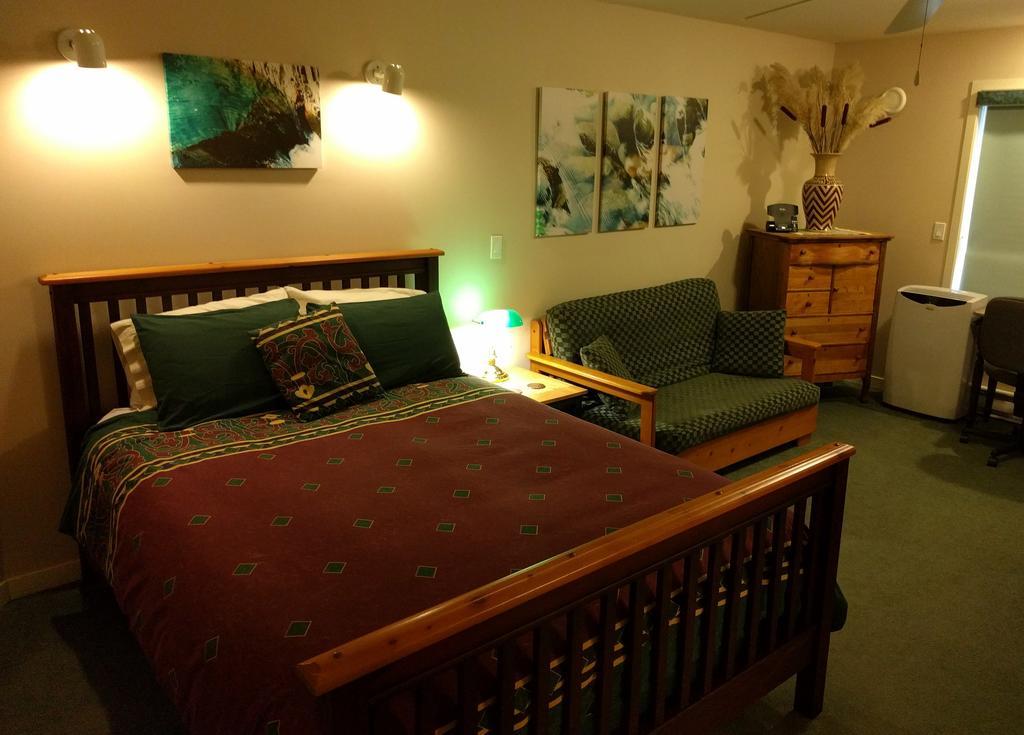 Cedar Wood Lodge Bed & Breakfast Inn พอร์ตอัลเบอนี ภายนอก รูปภาพ