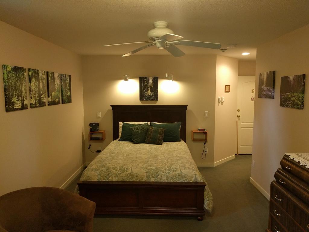 Cedar Wood Lodge Bed & Breakfast Inn พอร์ตอัลเบอนี ภายนอก รูปภาพ