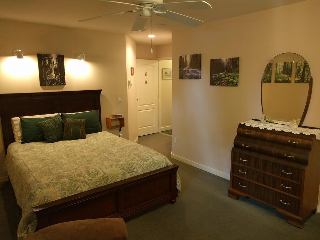 Cedar Wood Lodge Bed & Breakfast Inn พอร์ตอัลเบอนี ภายนอก รูปภาพ