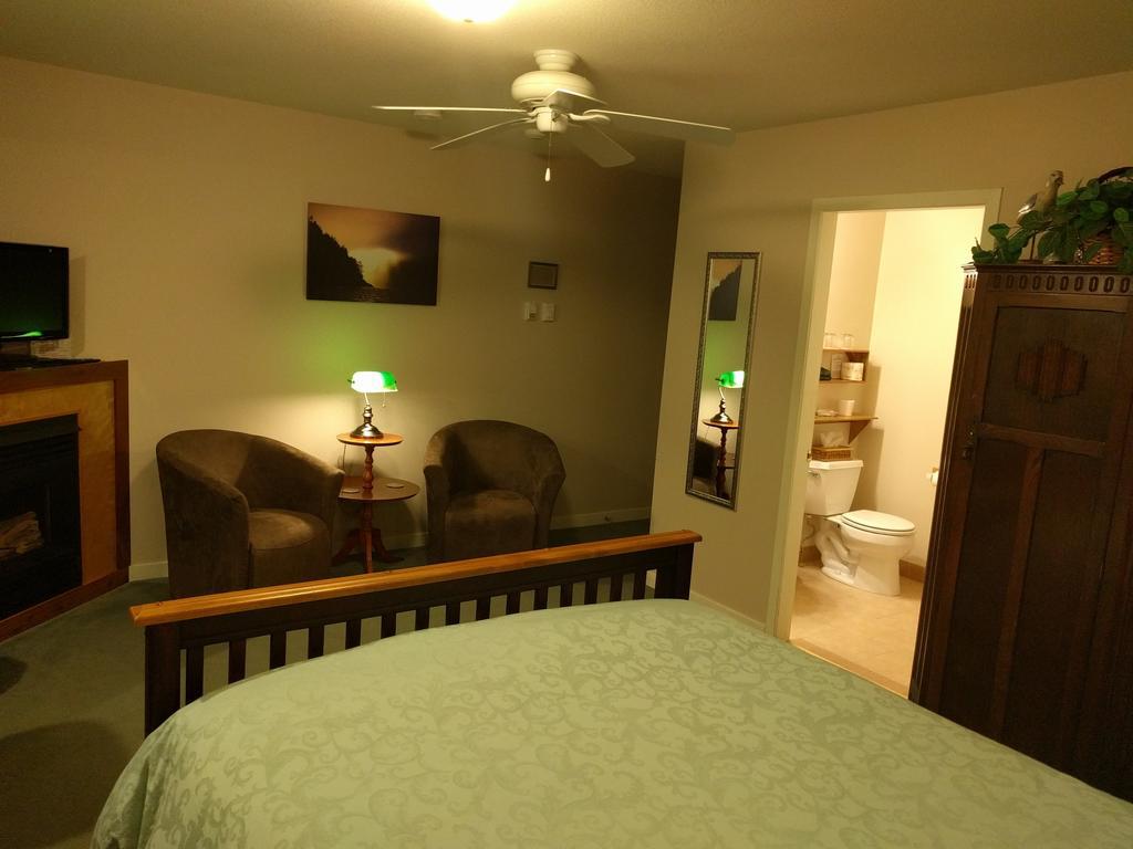 Cedar Wood Lodge Bed & Breakfast Inn พอร์ตอัลเบอนี ภายนอก รูปภาพ