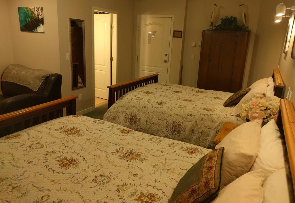 Cedar Wood Lodge Bed & Breakfast Inn พอร์ตอัลเบอนี ภายนอก รูปภาพ