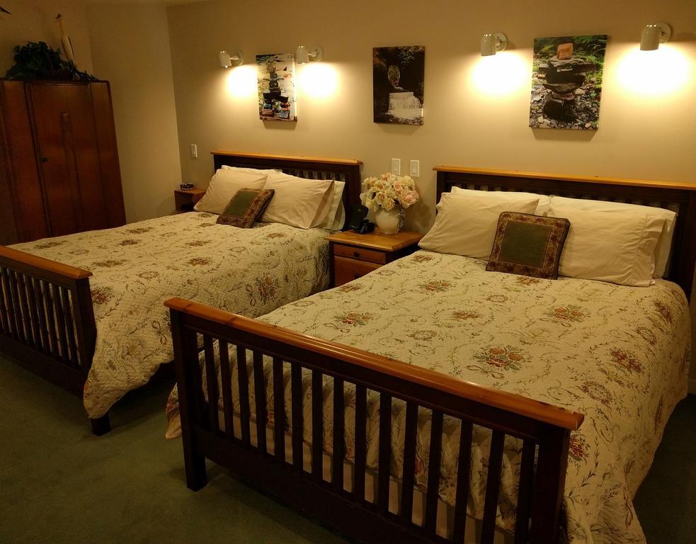 Cedar Wood Lodge Bed & Breakfast Inn พอร์ตอัลเบอนี ภายนอก รูปภาพ