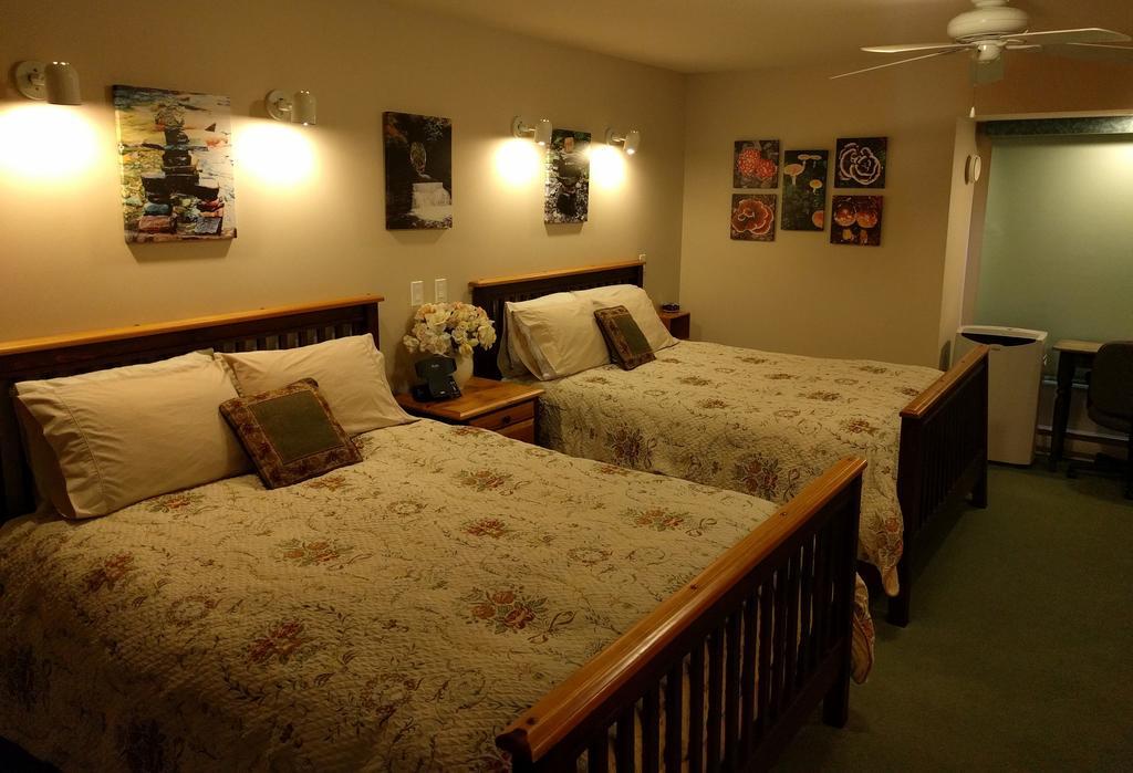 Cedar Wood Lodge Bed & Breakfast Inn พอร์ตอัลเบอนี ภายนอก รูปภาพ