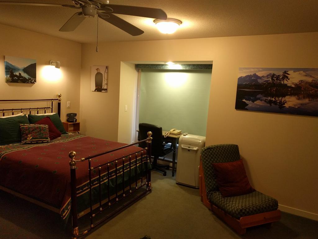 Cedar Wood Lodge Bed & Breakfast Inn พอร์ตอัลเบอนี ภายนอก รูปภาพ