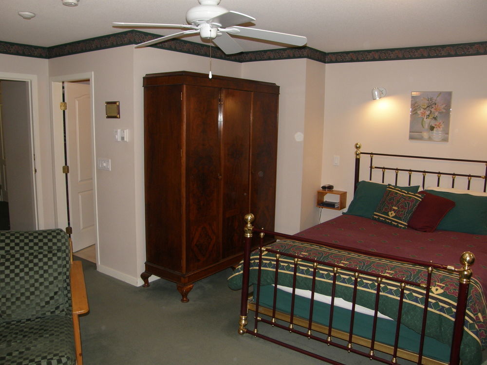 Cedar Wood Lodge Bed & Breakfast Inn พอร์ตอัลเบอนี ภายนอก รูปภาพ