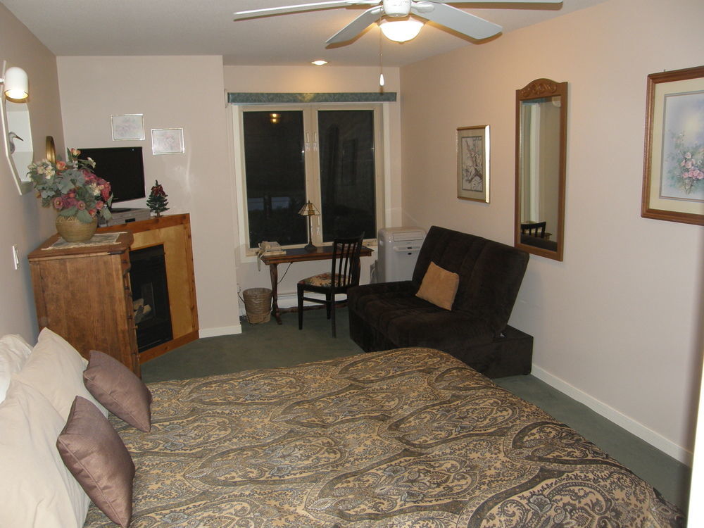 Cedar Wood Lodge Bed & Breakfast Inn พอร์ตอัลเบอนี ภายนอก รูปภาพ