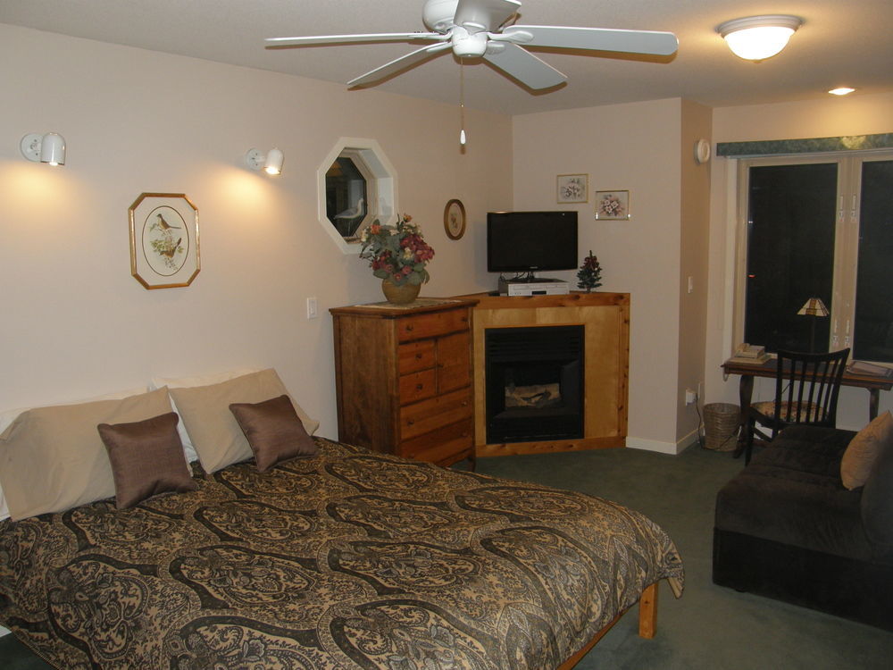 Cedar Wood Lodge Bed & Breakfast Inn พอร์ตอัลเบอนี ภายนอก รูปภาพ
