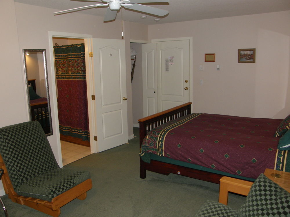 Cedar Wood Lodge Bed & Breakfast Inn พอร์ตอัลเบอนี ภายนอก รูปภาพ