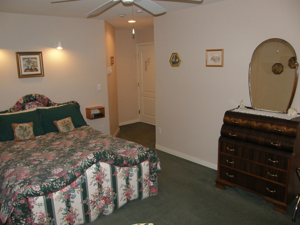 Cedar Wood Lodge Bed & Breakfast Inn พอร์ตอัลเบอนี ภายนอก รูปภาพ